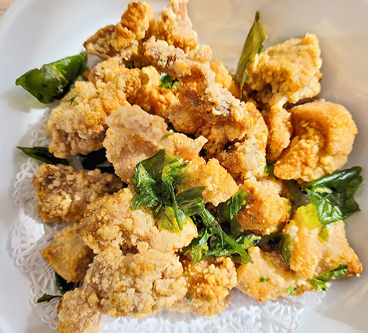 The popcorn chicken appetizer
